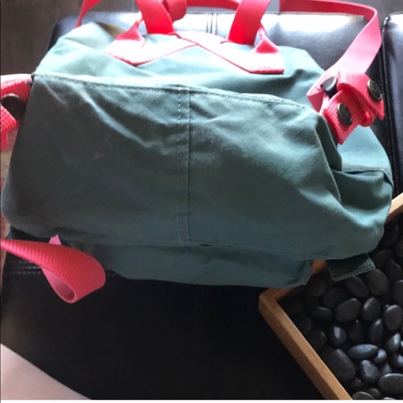 Fjallraven Kaken mini - Frost Green/Pink - Picture 2 of 5